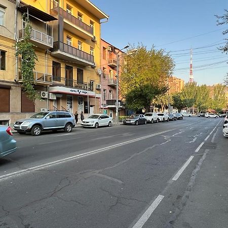 Tumanyan Street 3 Bedroom Deluxe Apartment With Large Balcony Tm662 Єреван Екстер'єр фото