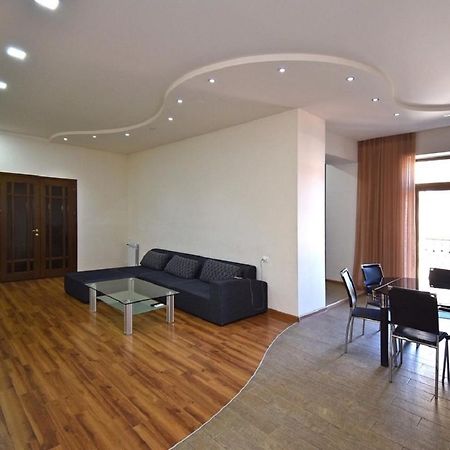 Tumanyan Street 3 Bedroom Deluxe Apartment With Large Balcony Tm662 Єреван Екстер'єр фото