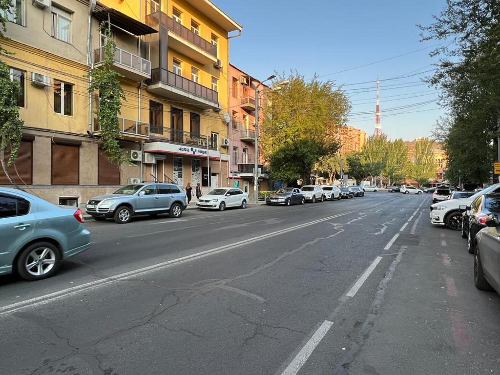 Tumanyan Street 3 Bedroom Deluxe Apartment With Large Balcony Tm662 Єреван Екстер'єр фото