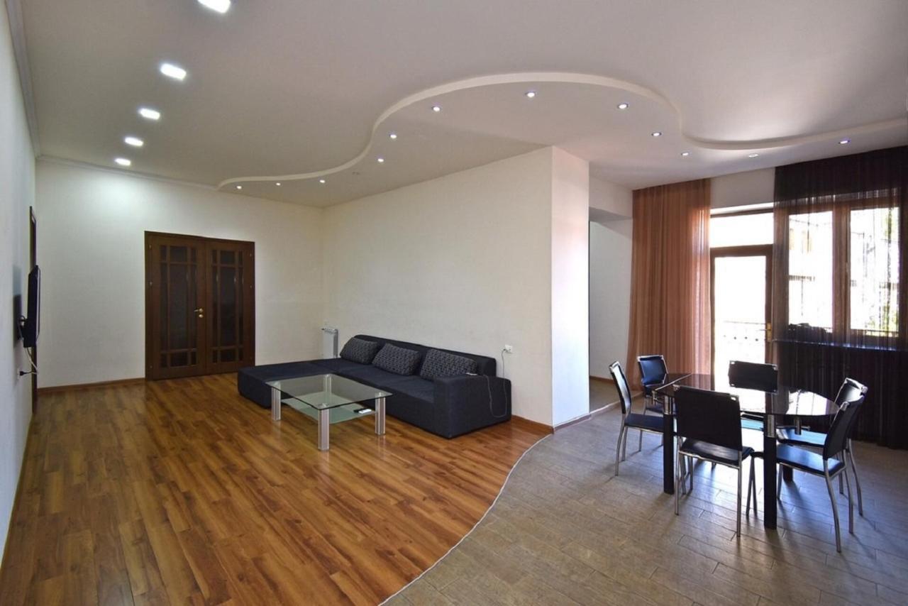 Tumanyan Street 3 Bedroom Deluxe Apartment With Large Balcony Tm662 Єреван Екстер'єр фото