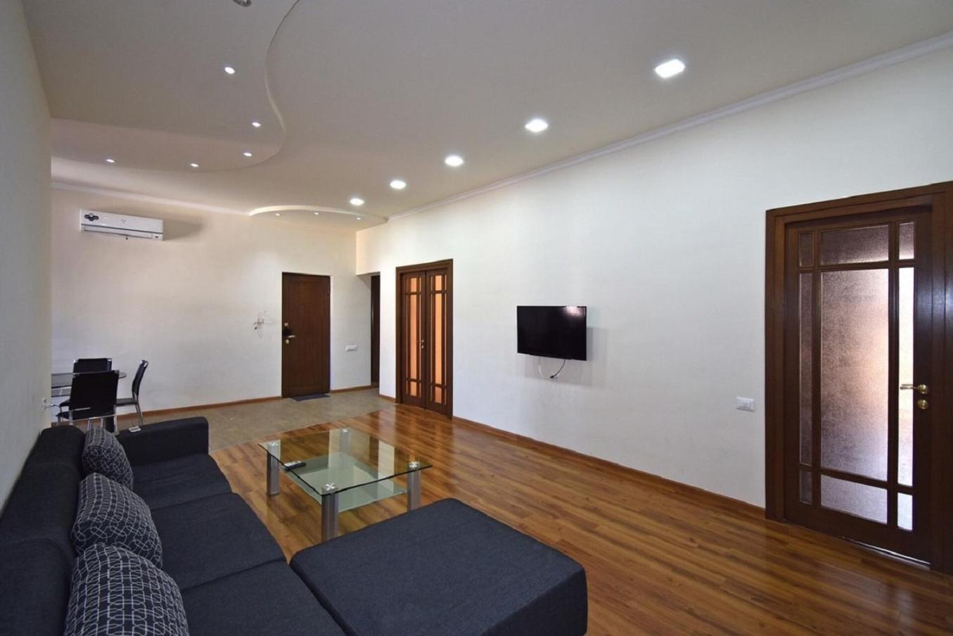 Tumanyan Street 3 Bedroom Deluxe Apartment With Large Balcony Tm662 Єреван Екстер'єр фото