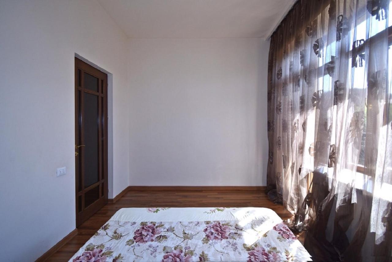 Tumanyan Street 3 Bedroom Deluxe Apartment With Large Balcony Tm662 Єреван Екстер'єр фото