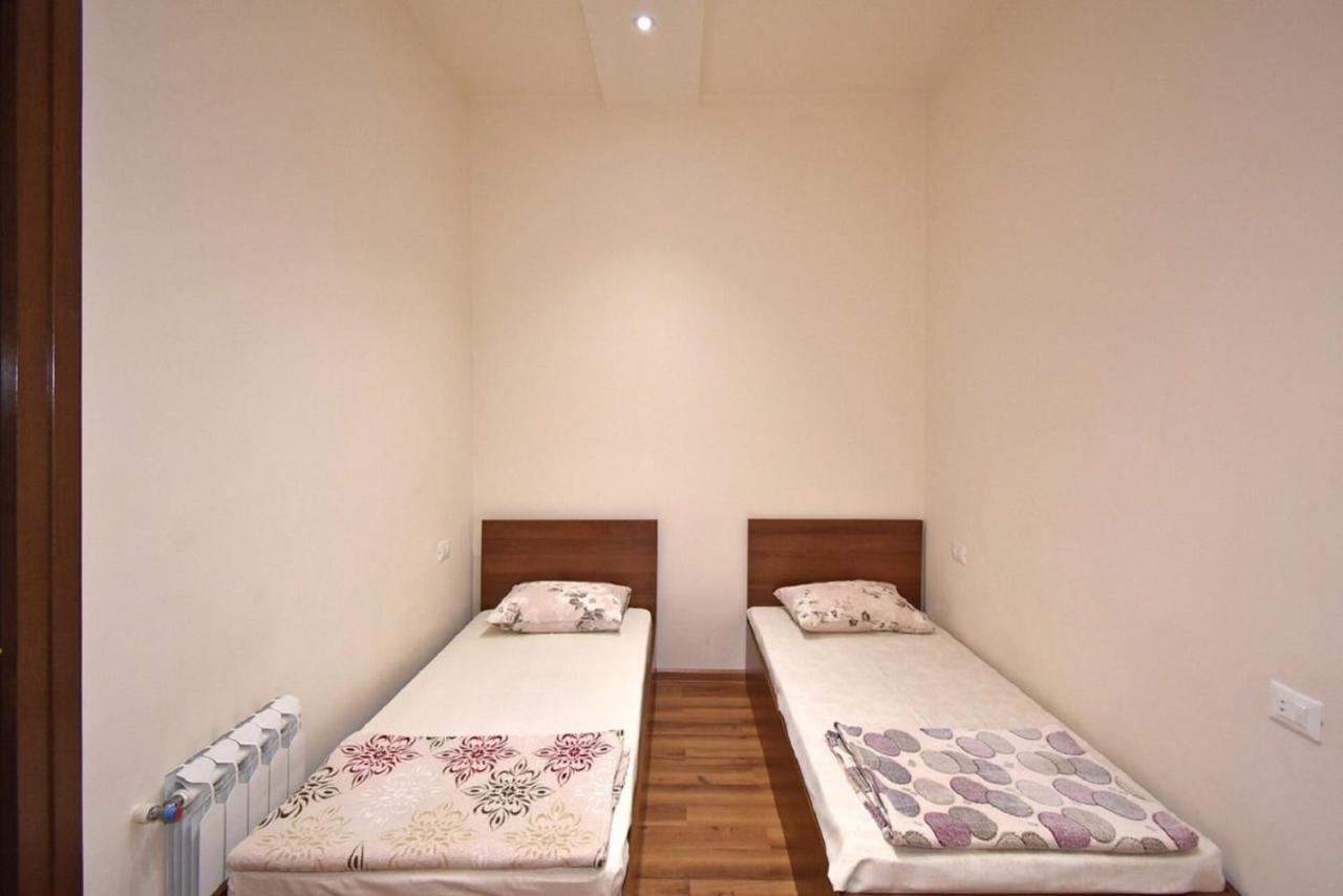 Tumanyan Street 3 Bedroom Deluxe Apartment With Large Balcony Tm662 Єреван Екстер'єр фото