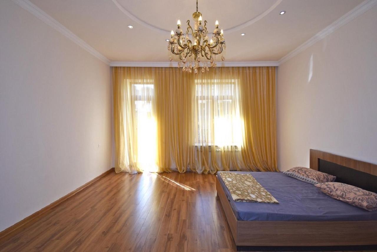 Tumanyan Street 3 Bedroom Deluxe Apartment With Large Balcony Tm662 Єреван Екстер'єр фото