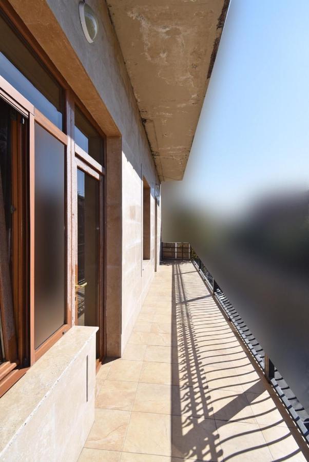 Tumanyan Street 3 Bedroom Deluxe Apartment With Large Balcony Tm662 Єреван Екстер'єр фото