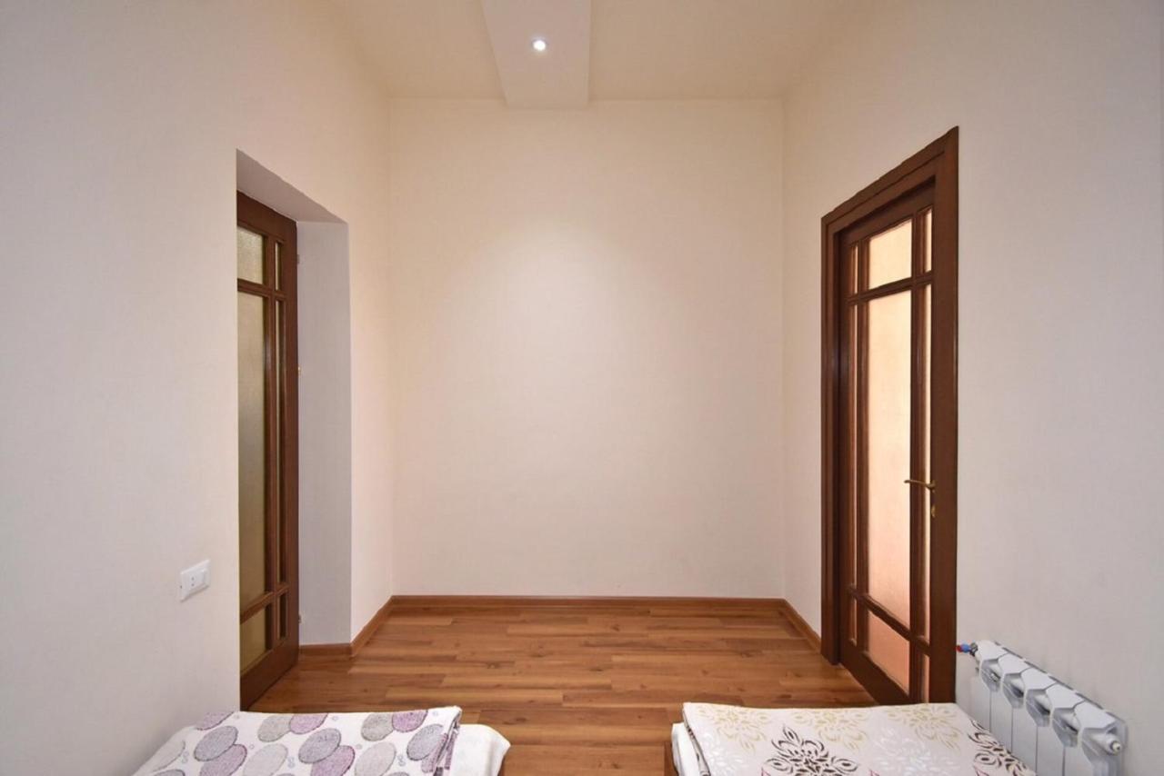 Tumanyan Street 3 Bedroom Deluxe Apartment With Large Balcony Tm662 Єреван Екстер'єр фото